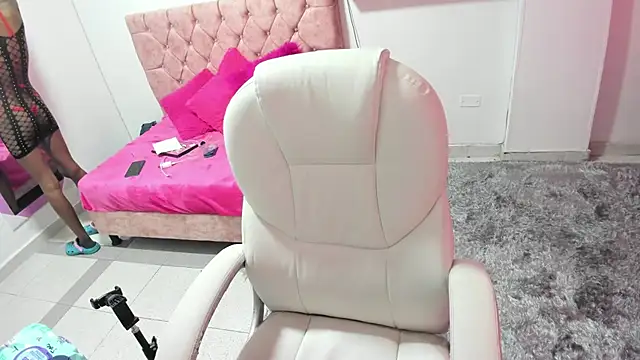 thianahorny online show from 5, 11, 2025