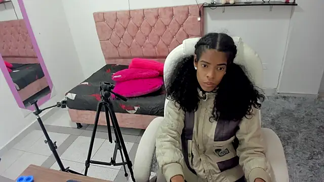 thianahorny online show from 19, 12, 2025