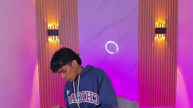 Ethan thouse online show from 4, 12, 2025