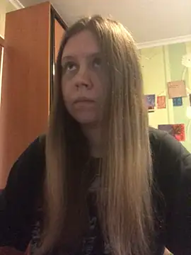 Snapshot of LunaVirelle chatting on 10, 5, 2026 LunaVirelle online show from 10, 5, 2026