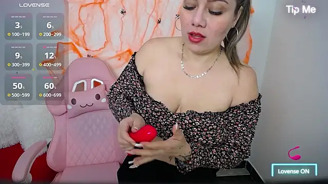 Snapshot of Isabella_wish1 chatting on 23, 10, 2025 Isabella wish1 online show from 23, 10, 2025