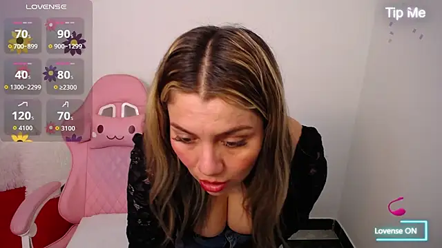 Snapshot of Isabella_wish1 chatting on 7, 11, 2025 Isabella wish1 online show from 7, 11, 2025