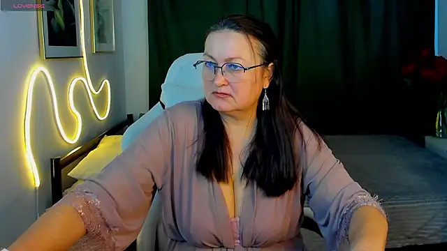 hottyannaa online show from 3, 3, 2026