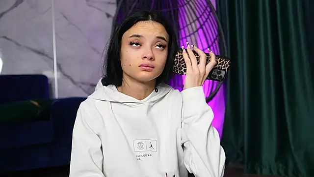 RachelRavee online show from 4, 11, 2025