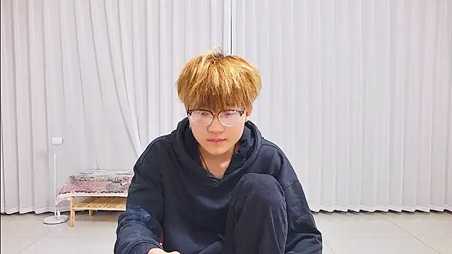 Snapshot of KK-cuteboy chatting on 2, 4, 2026 KK-cuteboy online show from 2, 4, 2026