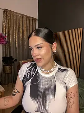 Snapshot of LoraShines chatting on 19, 6, 2026 LoraShines online show from 19, 6, 2026