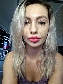 Snapshot of BritanyVegas chatting on 4, 11, 2025 BritanyVegas online show from 4, 11, 2025