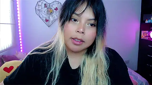 EllieMoonX online show from 13, 4, 2026