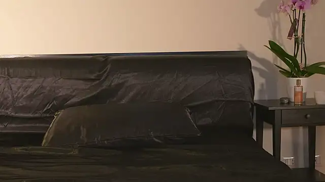 AbrilColls  online show from 14, 3, 2026