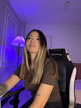 Snapshot of HoneyMollyX chatting on 5, 4, 2026 HoneyMollyX online show from 5, 4, 2026