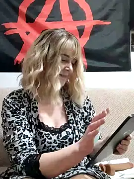 Amelialove42 online show from 8, 3, 2026