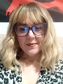 Amelialove42 online show from 18, 4, 2026