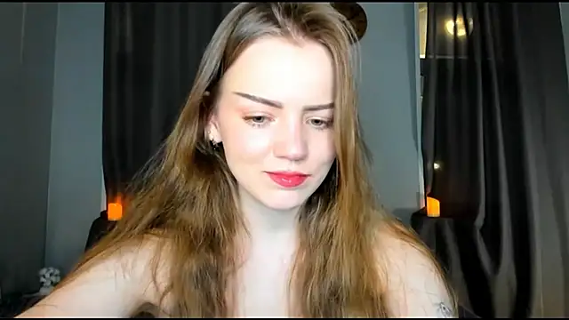 Snapshot of Olivia_Mensy chatting on 9, 10, 2025 Olivia Mensy online show from 9, 10, 2025
