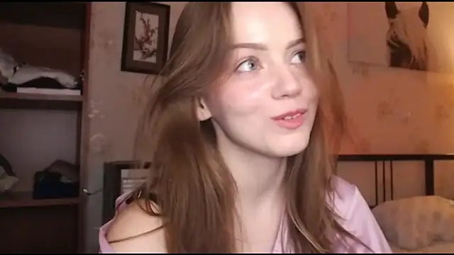 Snapshot of Olivia_Mensy chatting on 9, 10, 2025 Olivia Mensy online show from 9, 10, 2025