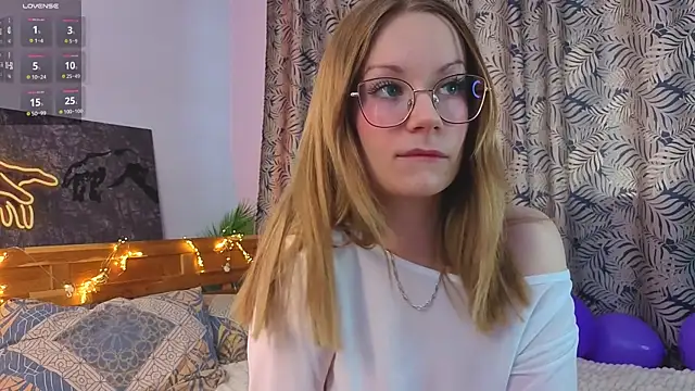 Snapshot of Edlin_gail chatting on 23, 11, 2025 Edlin gail online show from 23, 11, 2025