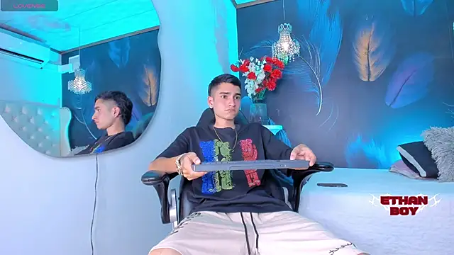 Ethan Boy  online show from 16, 12, 2025