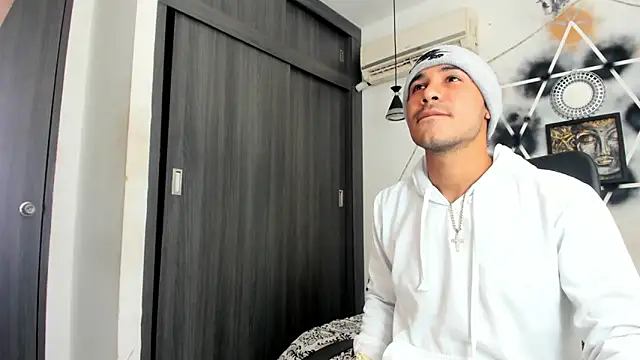 Snapshot of jhapsson_wong chatting on 10, 10, 2025 jhapsson wong online show from 10, 10, 2025