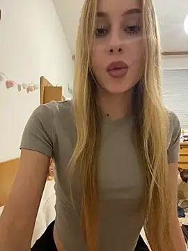 Snapshot of RemyStyles chatting on 21, 12, 2025 RemyStyles online show from 21, 12, 2025