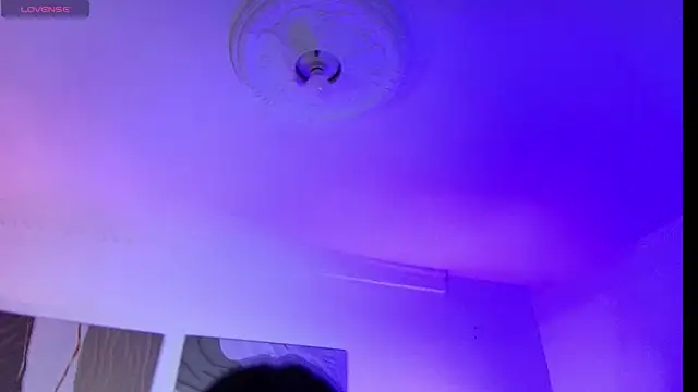 Nia Blum online show from 6, 11, 2025