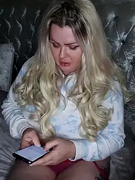 Sultress6969 online show from 17, 12, 2025