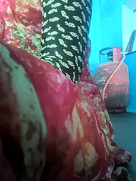 Snapshot of rasmi_powar chatting on 5, 11, 2025 rasmi powar online show from 5, 11, 2025