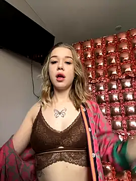 Snapshot of AngellnSilk chatting on 26, 10, 2025 AngellnSilk online show from 26, 10, 2025