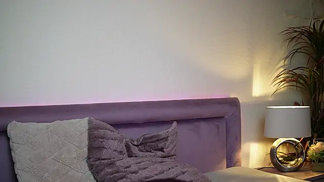 JoelleApril online show from 11, 11, 2025