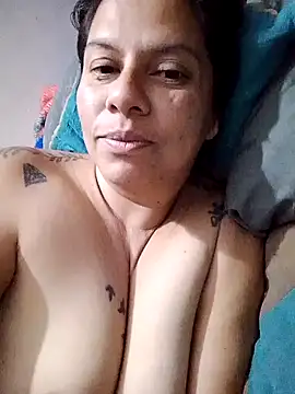 Snapshot of Aniittaaa chatting on 17, 10, 2025 Aniittaaa online show from 17, 10, 2025
