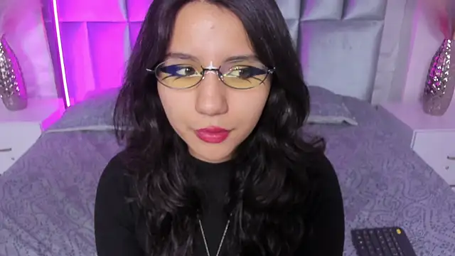 HollyPeach online show from 29, 3, 2026