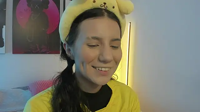 HollyPeach online show from 3, 6, 2026