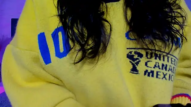 Snapshot of HollyPeach chatting on 20, 7, 2026 HollyPeach online show from 20, 7, 2026