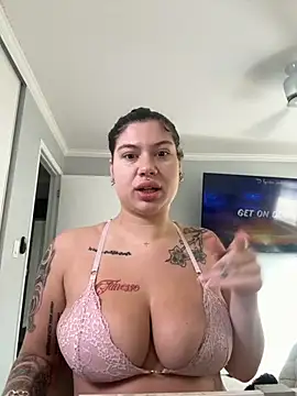 Snapshot of sativaiva chatting on 15, 10, 2025 sativaiva online show from 15, 10, 2025