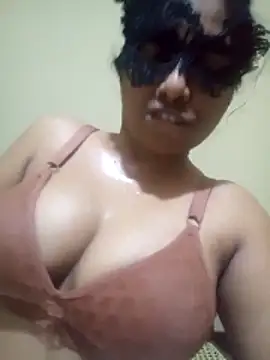 Expose Queen online show from 10, 3, 2026