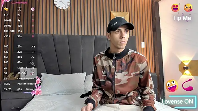 DerryAndIzzy online show from 25, 10, 2025