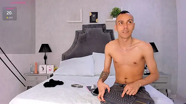 DerryAndIzzy online show from 31, 10, 2025