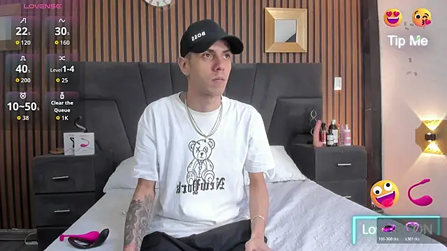 DerryAndIzzy online show from 18, 11, 2025