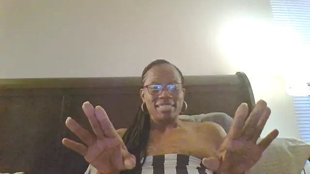 Snapshot of SweetCandy85 chatting on 12, 10, 2025 SweetCandy85 online show from 12, 10, 2025