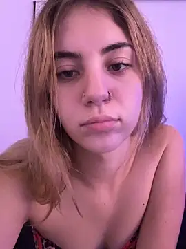 Snapshot of katiesxoxo3 chatting on 11, 10, 2025 katiesxoxo3 online show from 11, 10, 2025