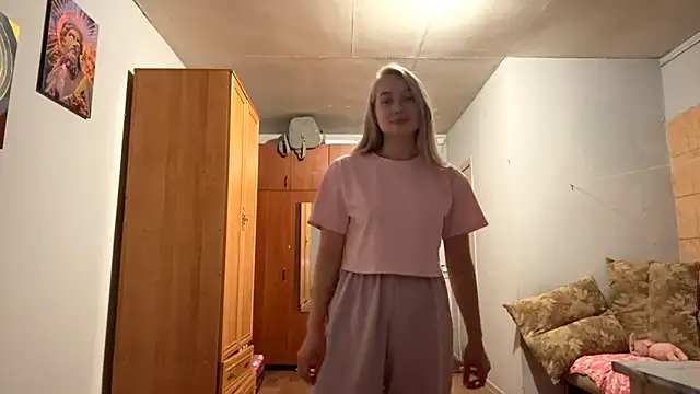 Snapshot of TeresaGrigg chatting on 11, 10, 2025 TeresaGrigg online show from 11, 10, 2025