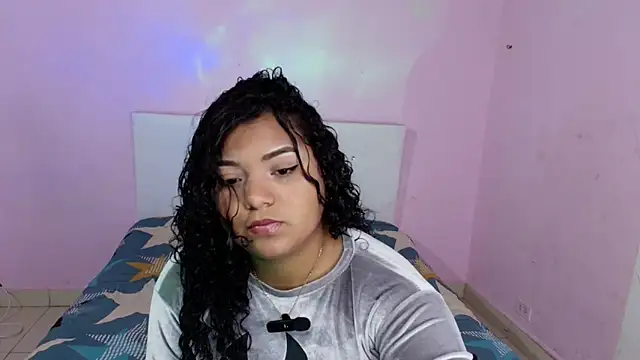 Snapshot of AlissonCurly_ chatting on 11, 10, 2025 AlissonCurly online show from 11, 10, 2025