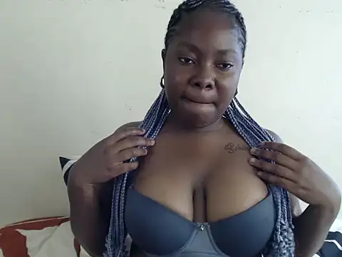 Yolaqueen04 online show from 14, 10, 2025