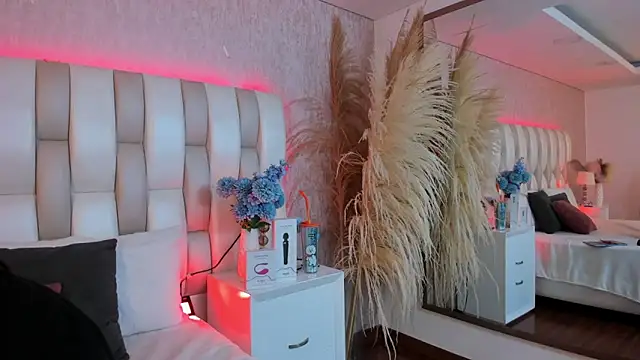 Ari lynn  online show from 23, 12, 2025