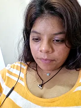 Snapshot of kajal77715 chatting on 13, 10, 2025 kajal77715 online show from 13, 10, 2025