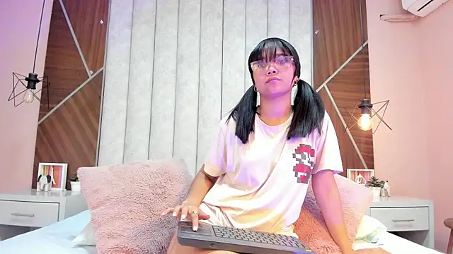 Mariana-Torres online show from 4, 12, 2025