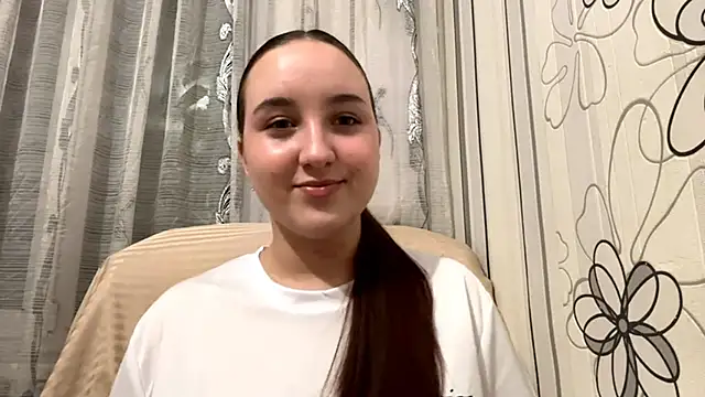 Snapshot of DaisyMolly chatting on 12, 10, 2025 DaisyMolly online show from 12, 10, 2025