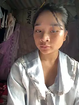 Snapshot of Linh-xxx chatting on 13, 10, 2025 Linh-xxx online show from 13, 10, 2025