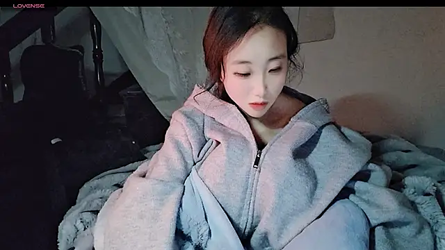 Snapshot of hyp0crite chatting on 18, 11, 2025 hyp0crite online show from 18, 11, 2025