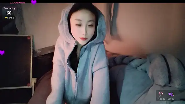 Snapshot of hyp0crite chatting on 4, 12, 2025 hyp0crite online show from 4, 12, 2025