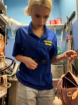 itspinkkk online show from 5, 11, 2025