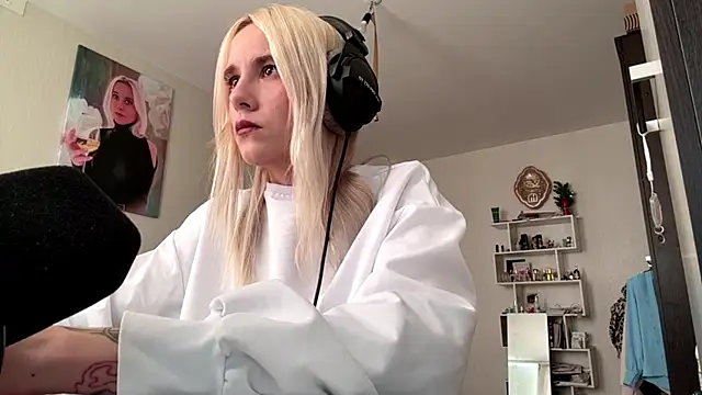 Snapshot of LinaGoodG chatting on 13, 10, 2025 LinaGoodG online show from 13, 10, 2025